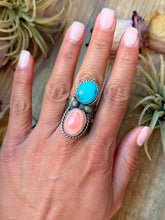 Load image into Gallery viewer, Kingman Turquoise &amp; Pink Conch Sterling Silver Ring – Size 7.5